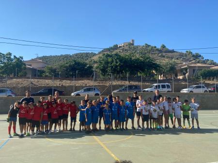 Imagen Triangular de fútbol infantil